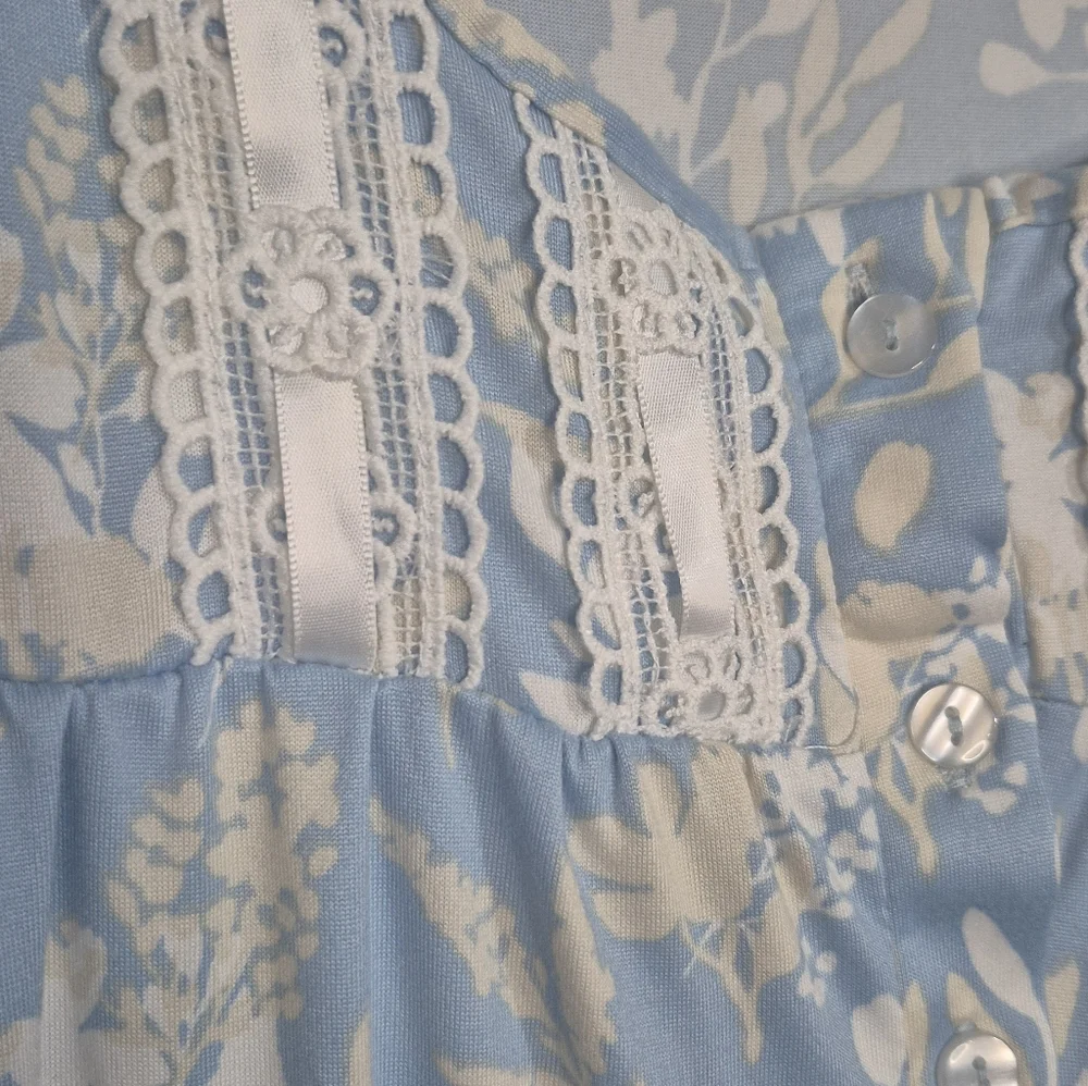 Floral Blue Nightgown Size 2X - Picture 6 of 11